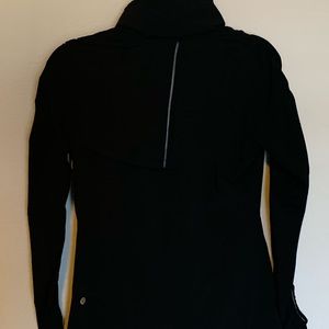 Black lululemon wind breaker with thumb holes